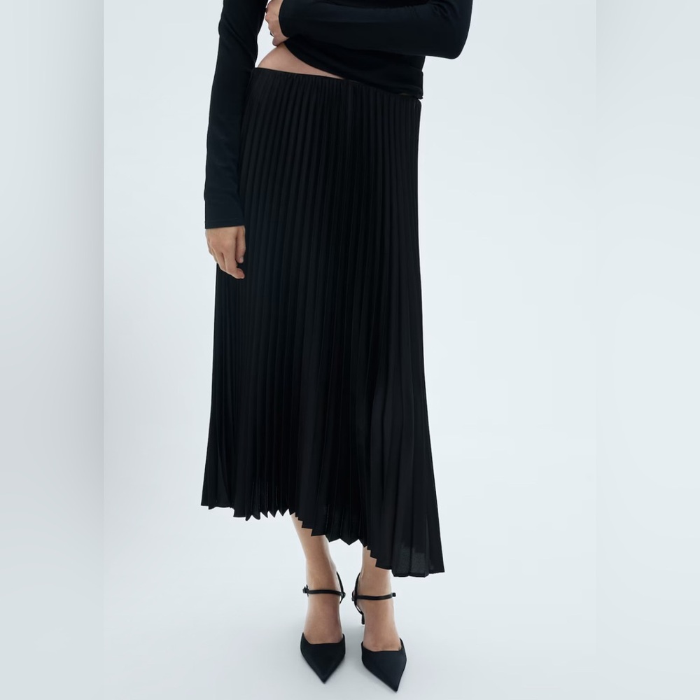Black Pleated long skirt NWT